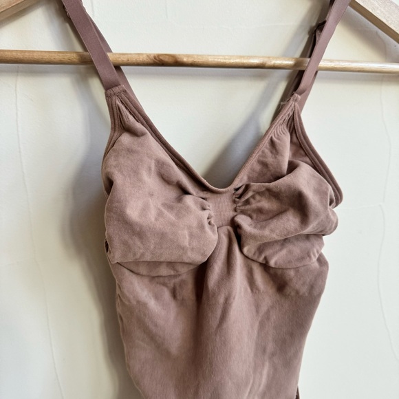 SKIMS Seamless Sculpt Thong Bodysuit Sienna Brown Womens Size S/M Shapewear NWOT - Picture 6 of 13